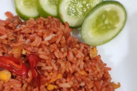 Mengobati Rindu Kuliner Kampung Halaman: Berburu Nasi Goreng Merah Khas Surabaya di Ibu Kota